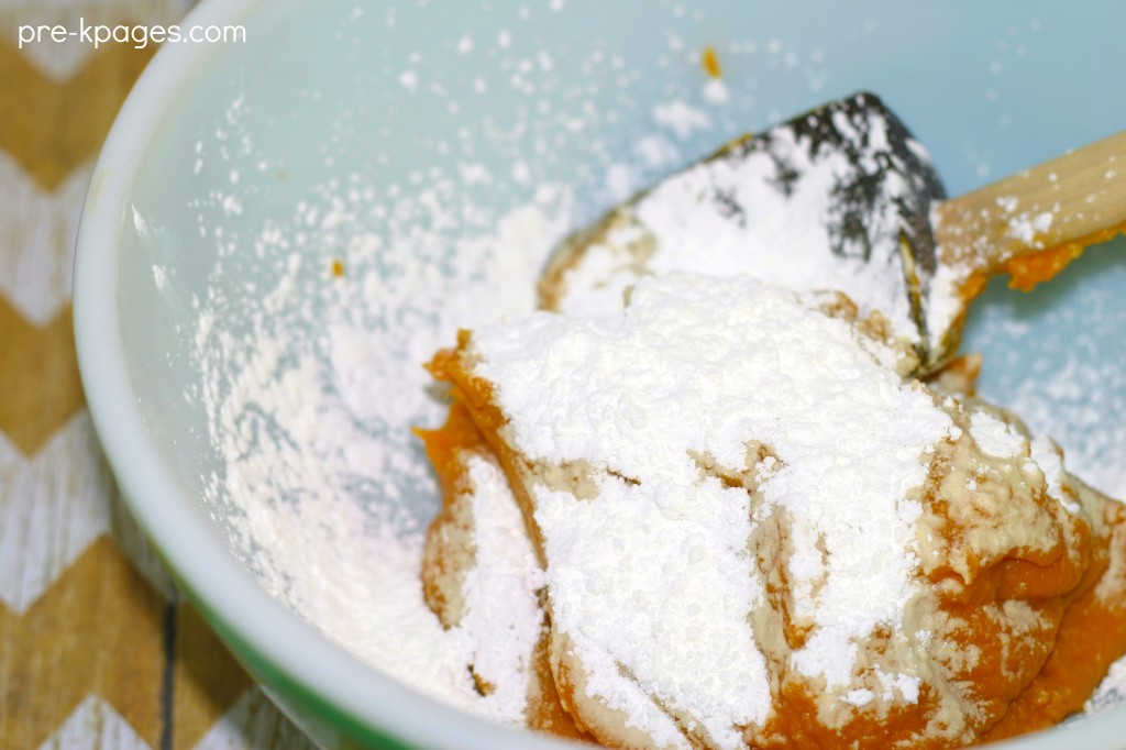 use cornstarch for playdough cornstarch in bowl to make homemade playdough