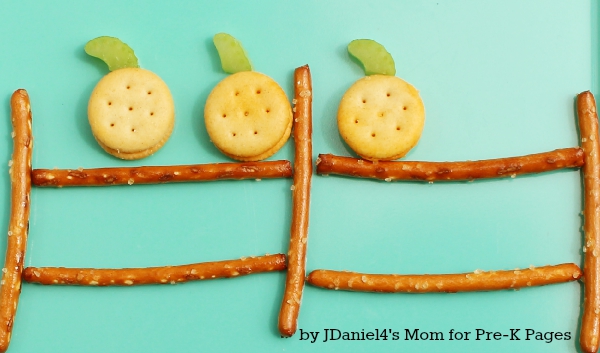 snack activity three little pumpkins
