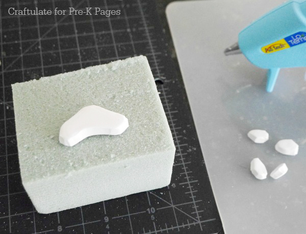 paw print foam put on a foam block