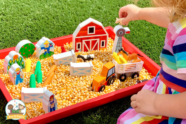farm sensory bin for preschool